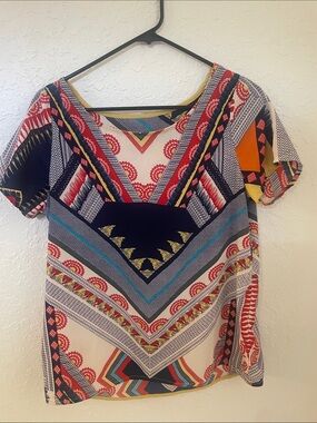 Printed Short-Sleeve V-Neck Women’s Top in Multicolor